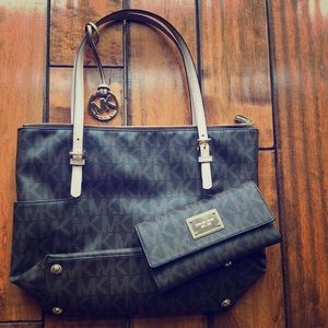 Michael Kors purse and wallet set!!